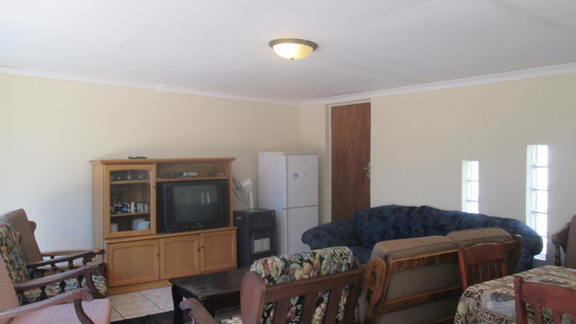 Lounges - 96 square meters of property in Arcon Park