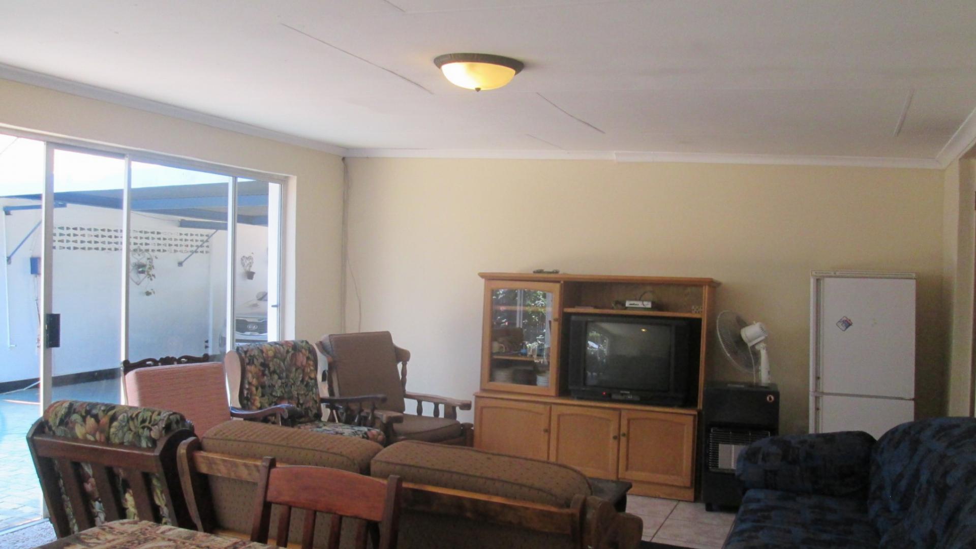 Lounges - 96 square meters of property in Arcon Park