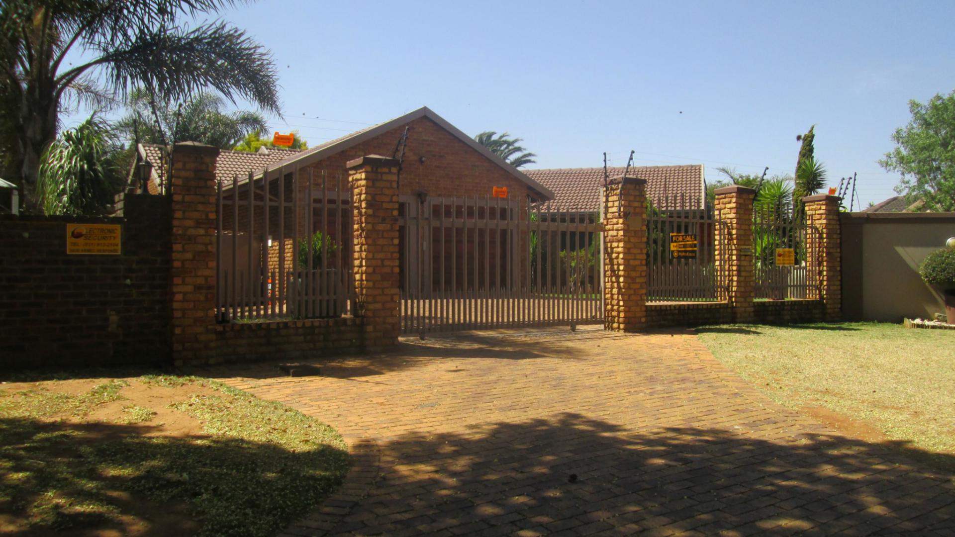 Front View of property in Sunward park