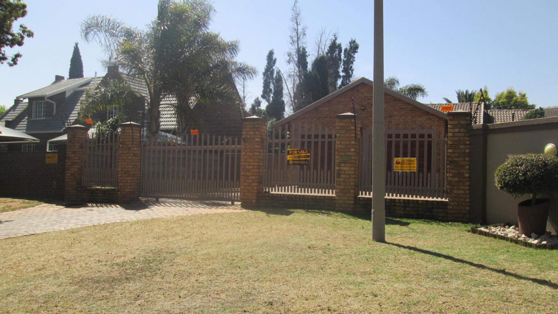 Front View of property in Sunward park