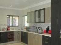 Kitchen - 23 square meters of property in Sunward park