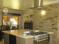 Kitchen - 23 square meters of property in Sunward park