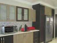 Kitchen - 23 square meters of property in Sunward park