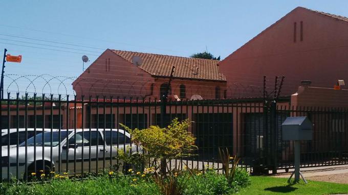 2 Bedroom Duplex for Sale For Sale in Rietfontein - Home Sell - MR148085