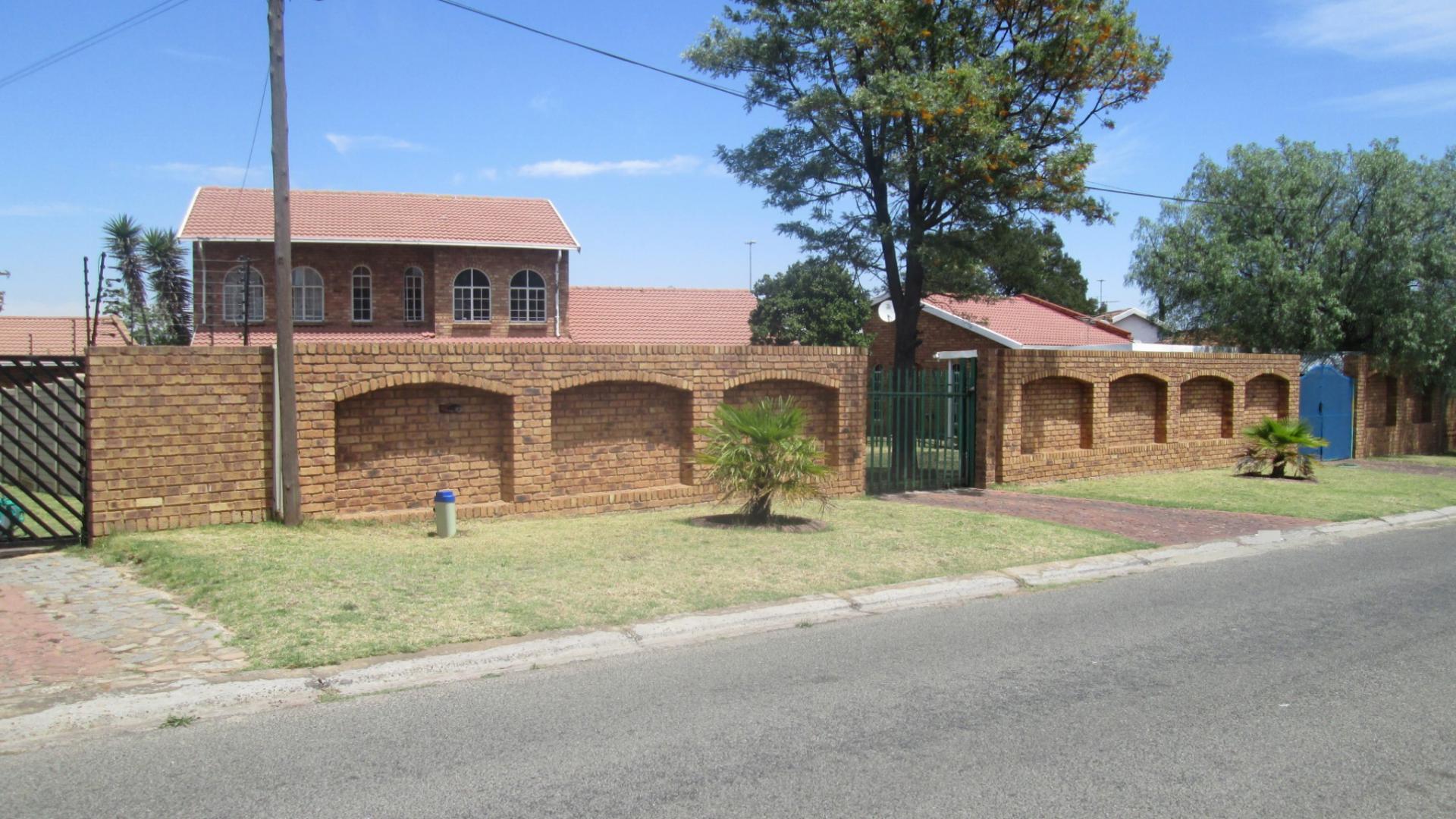 Front View of property in Dalpark