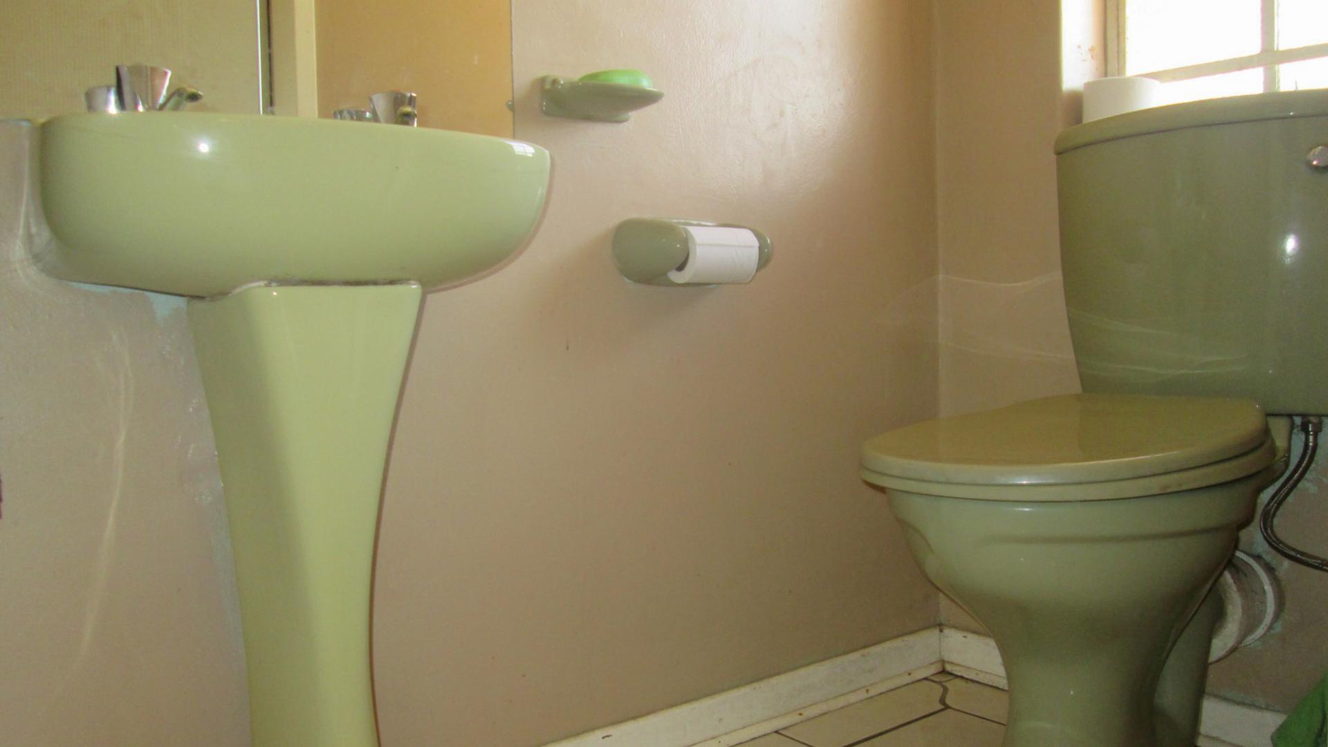 Bathroom 1 - 1 square meters of property in Dalpark