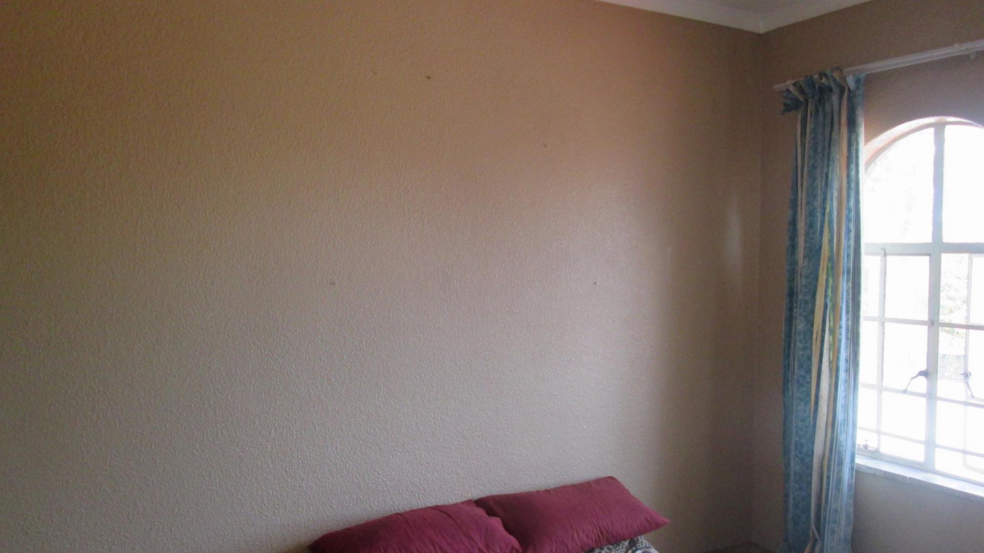 Main Bedroom - 13 square meters of property in Dalpark