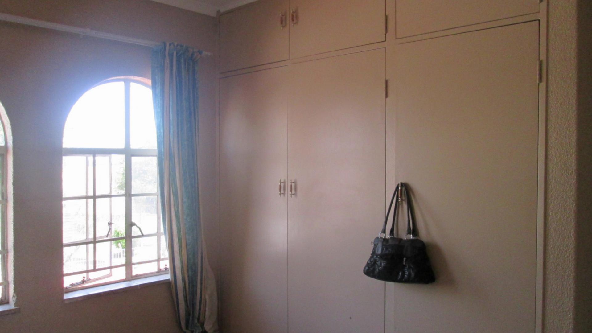Main Bedroom - 13 square meters of property in Dalpark