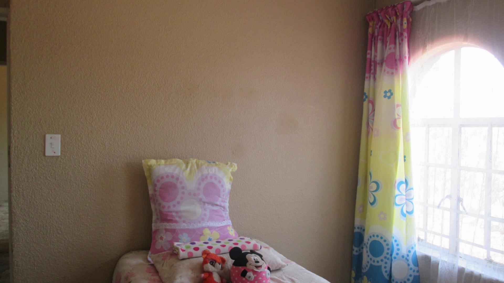 Bed Room 3 - 11 square meters of property in Dalpark