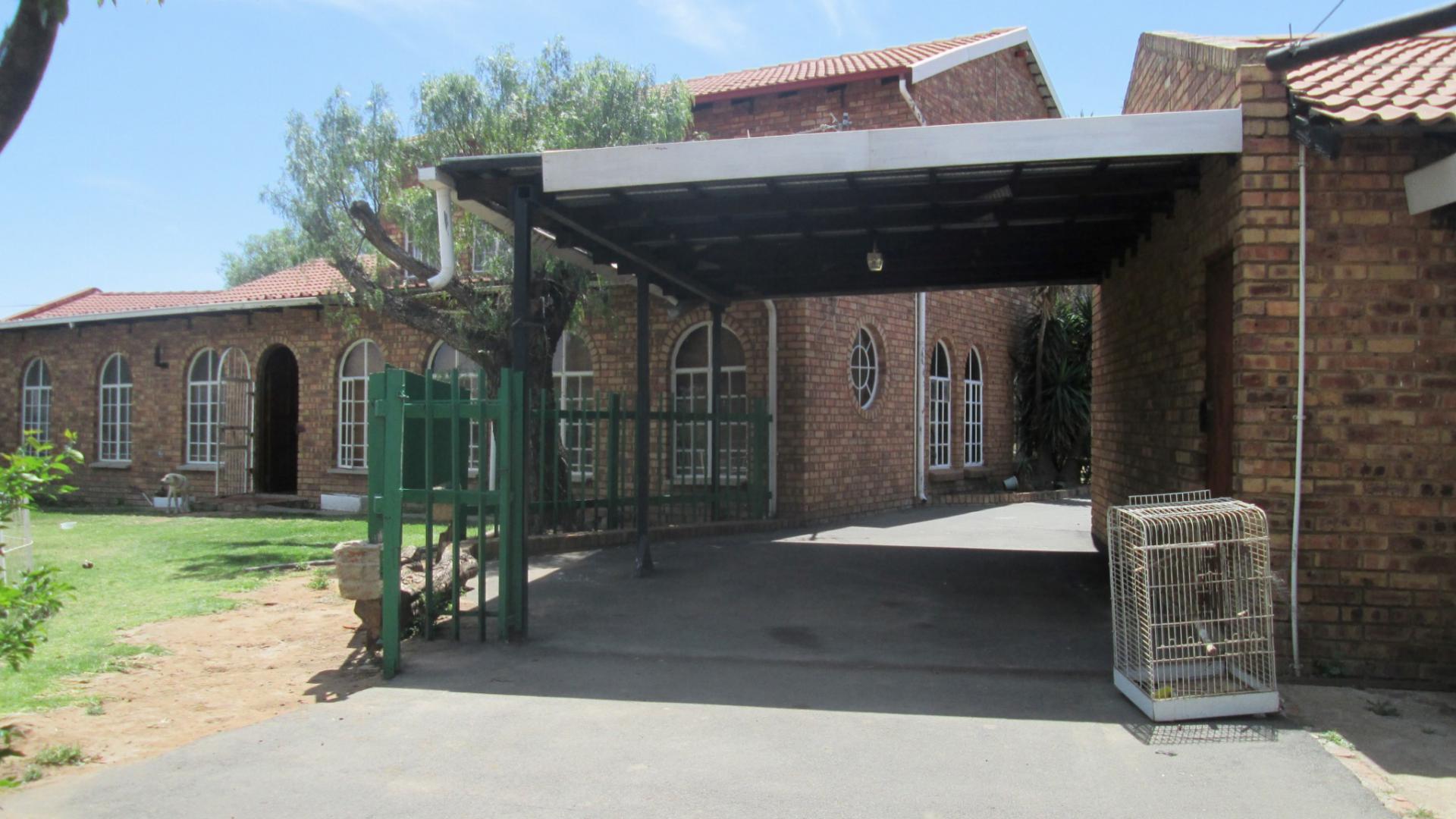 Backyard of property in Dalpark