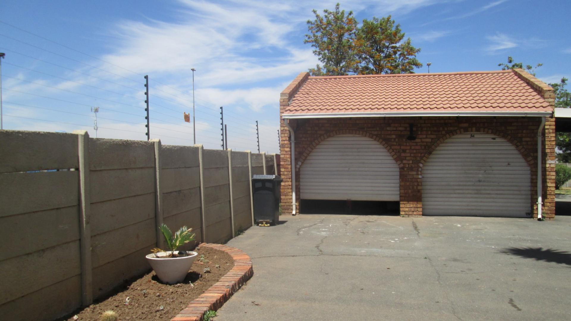 Front View of property in Dalpark