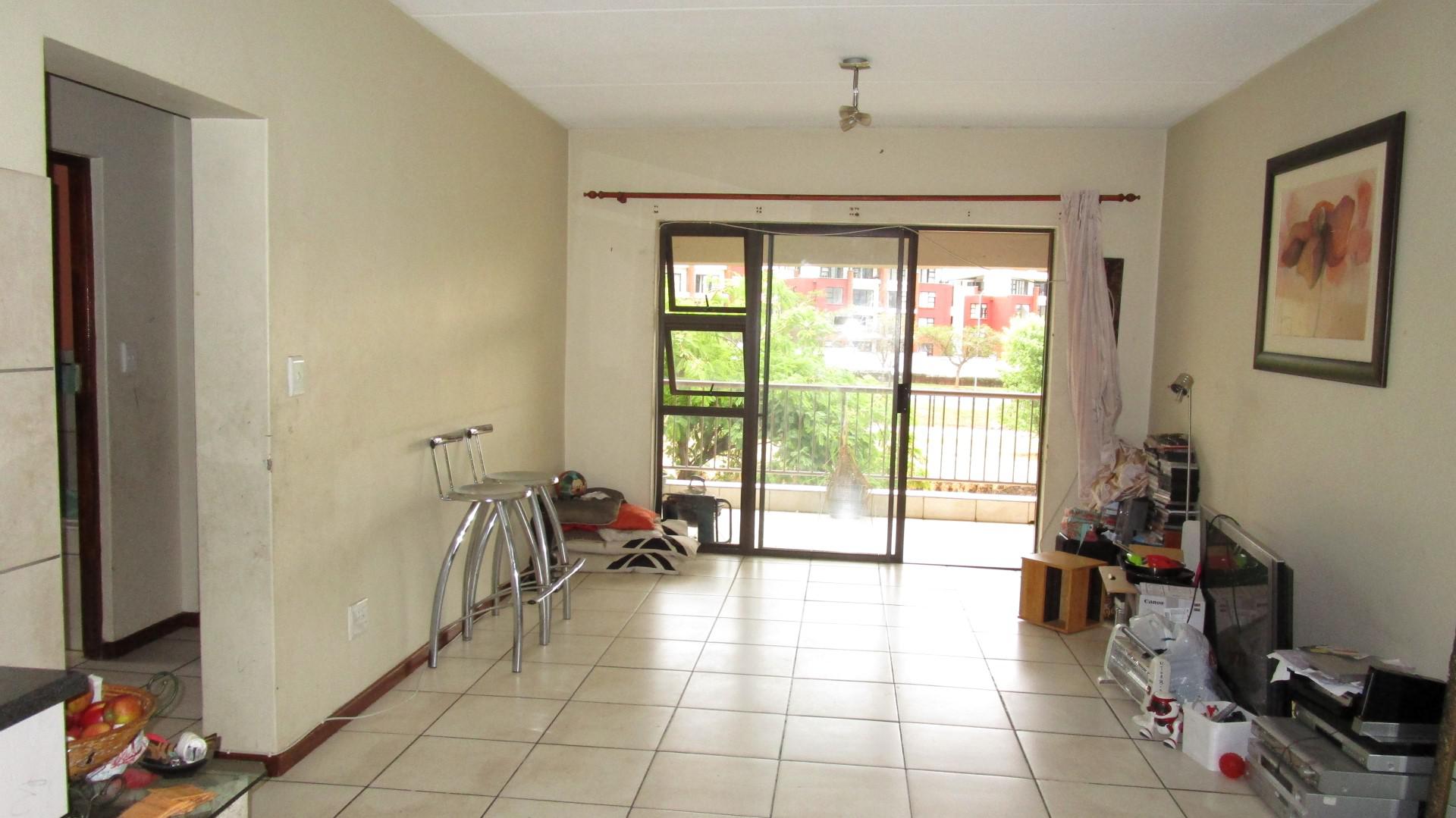 Lounges - 17 square meters of property in Greenstone Hill