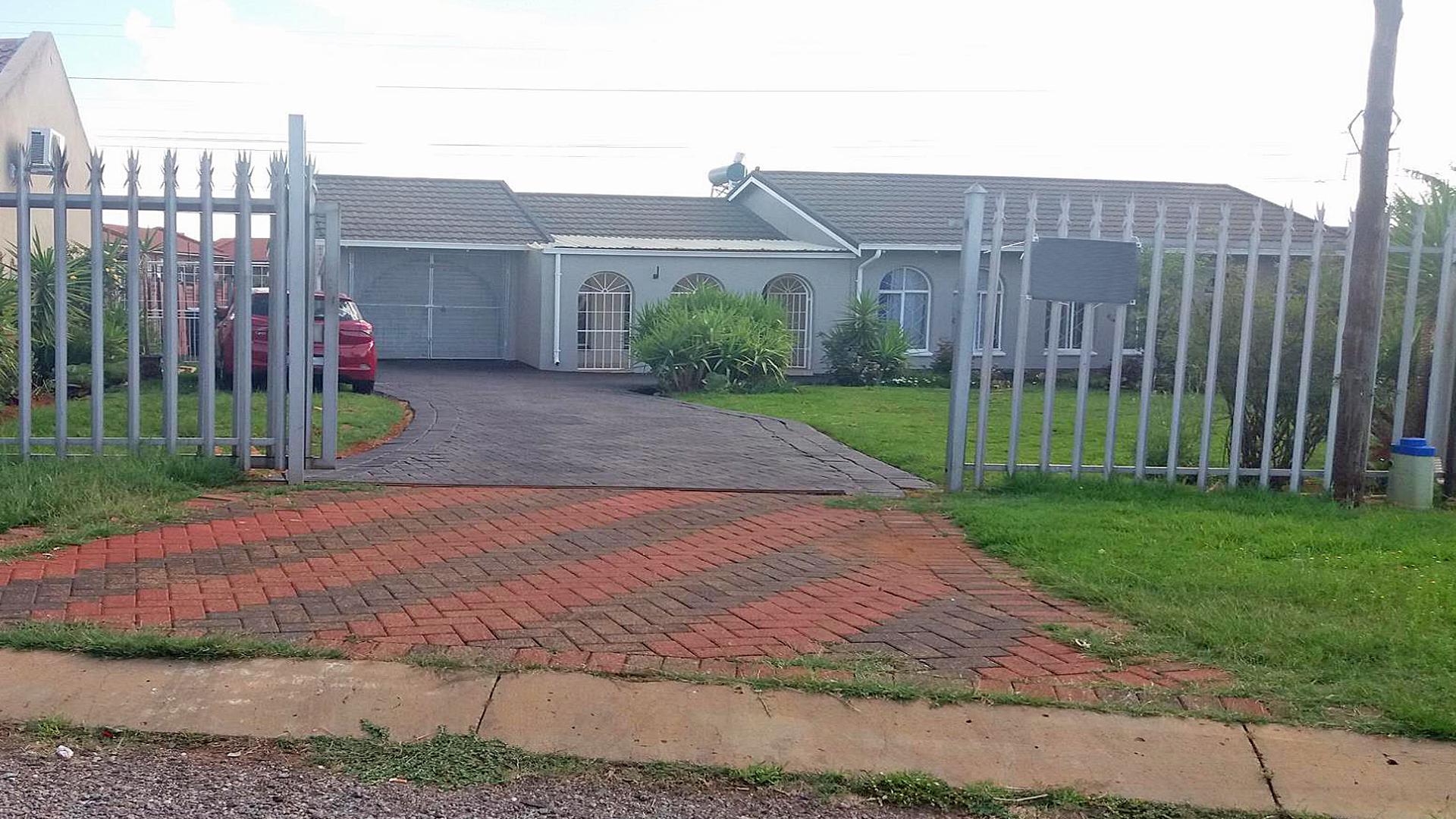 Front View of property in Lenasia South