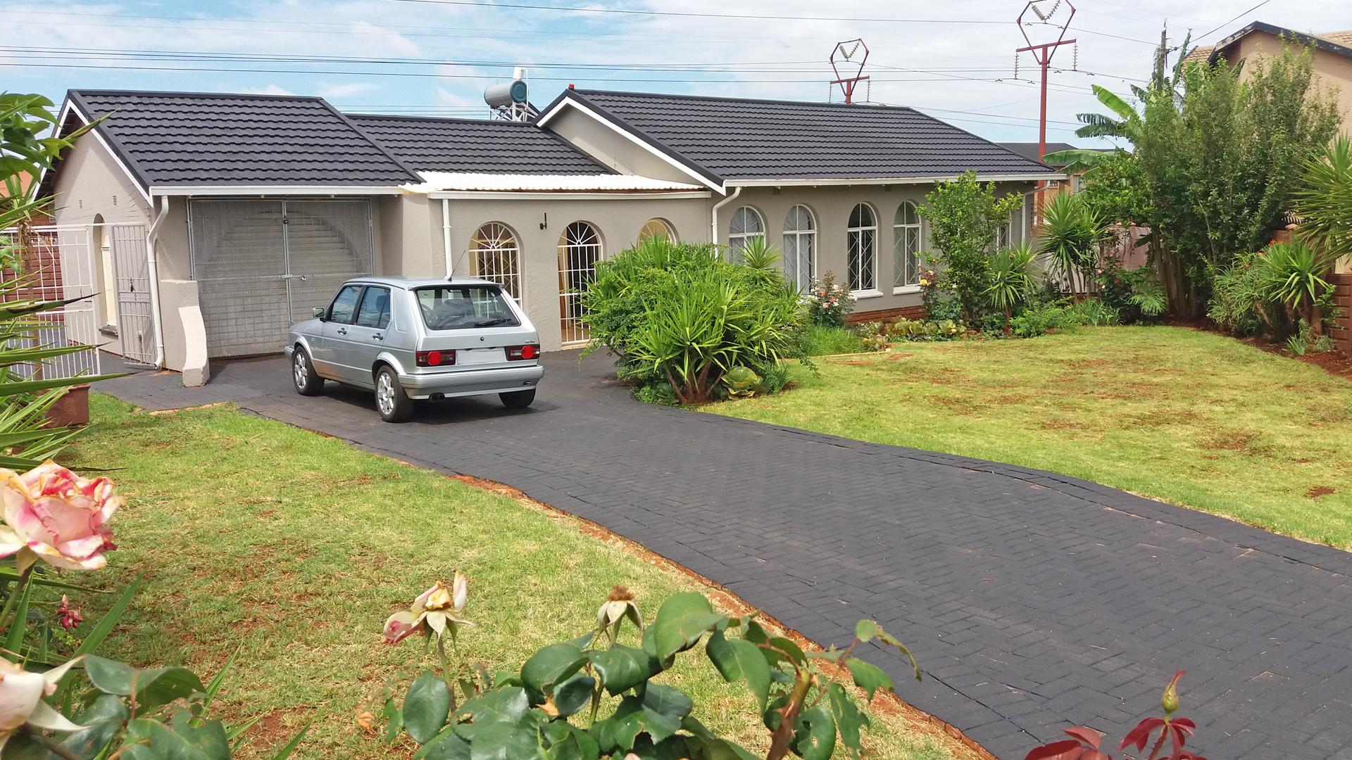 Front View of property in Lenasia South