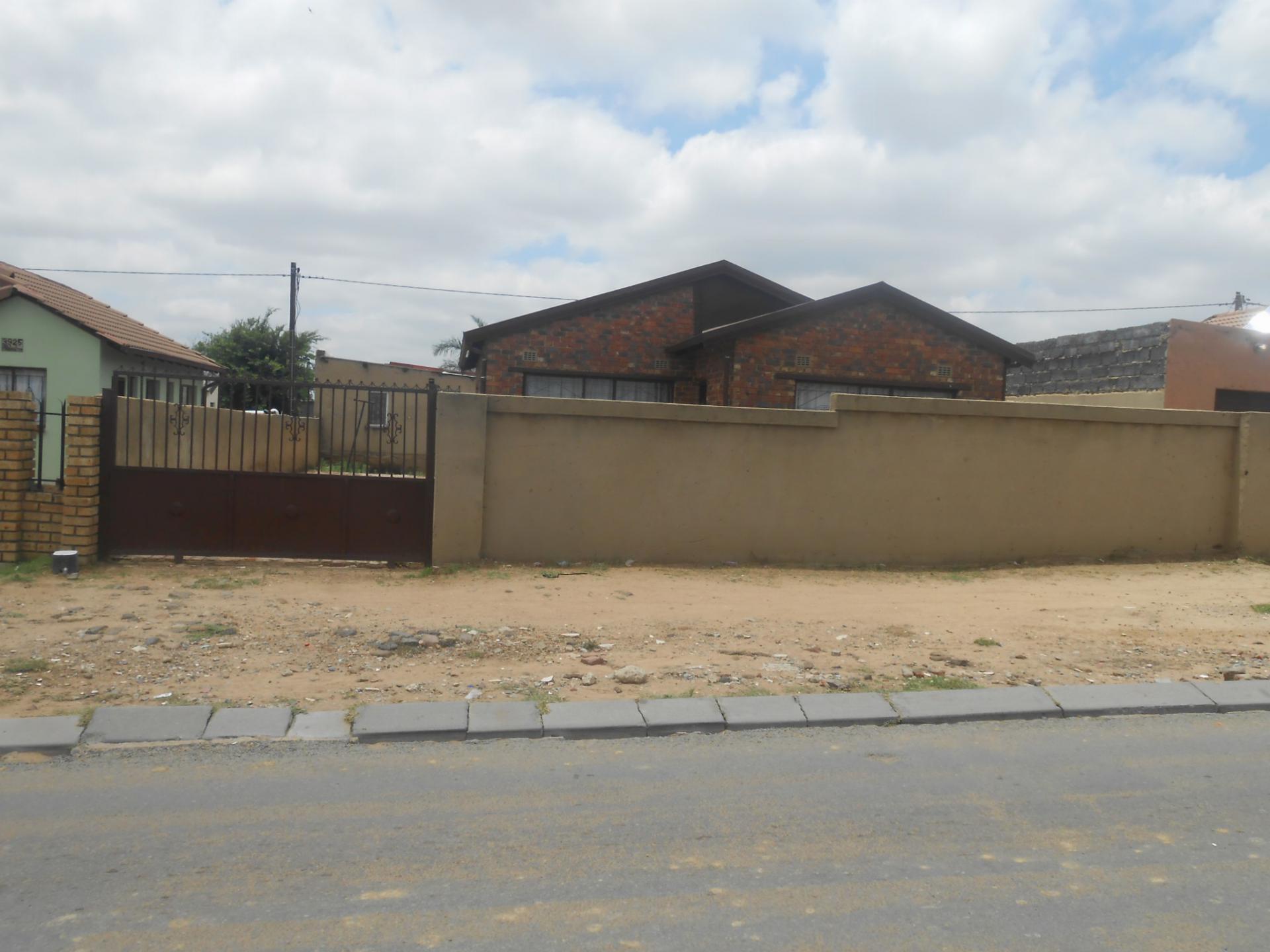Front View of property in Kaalfontein