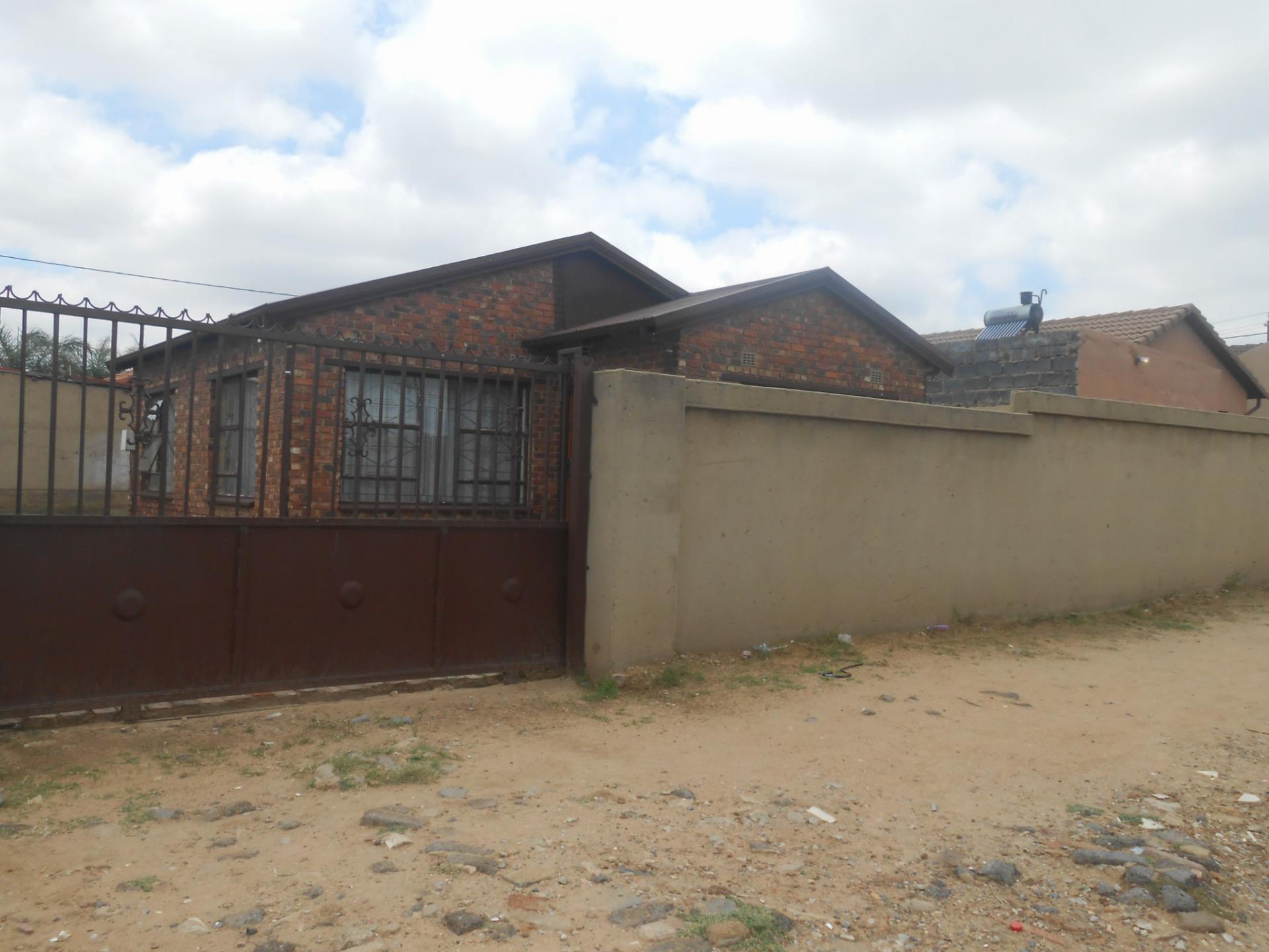 Front View of property in Kaalfontein