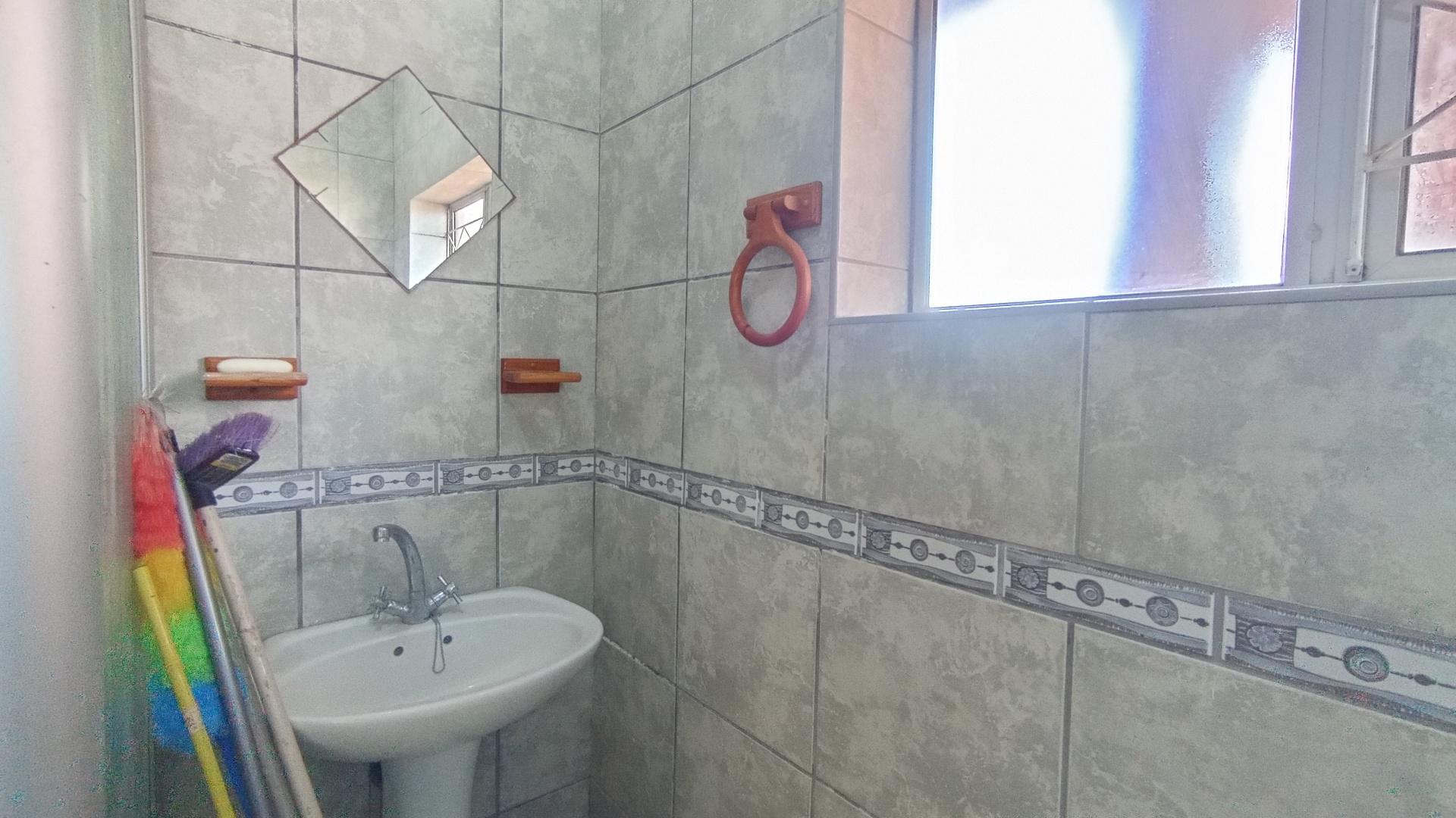 Bathroom 1 - 4 square meters of property in Margate