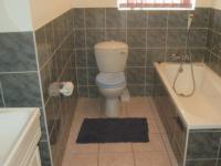 Bathroom 1 - 7 square meters of property in Vaalmarina