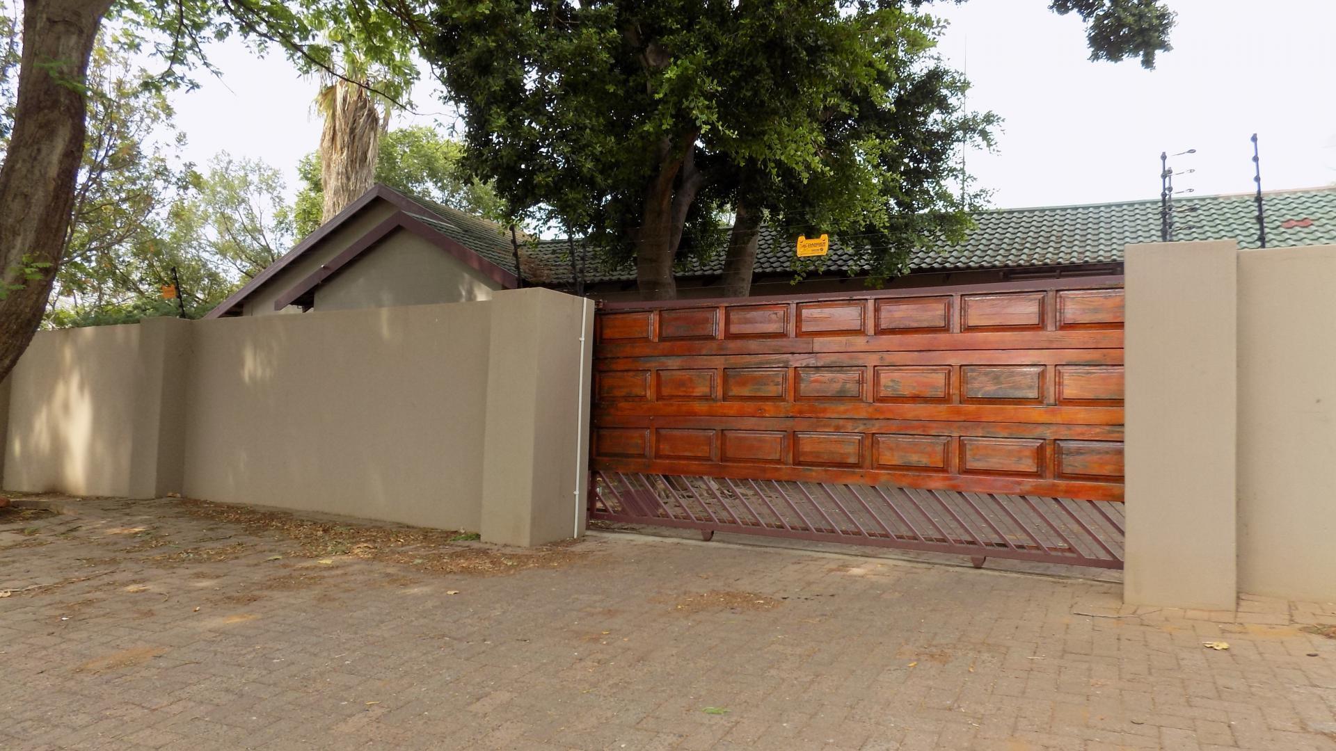 Front View of property in Geelhoutpark