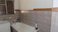 Bathroom 1 - 6 square meters of property in Geelhoutpark