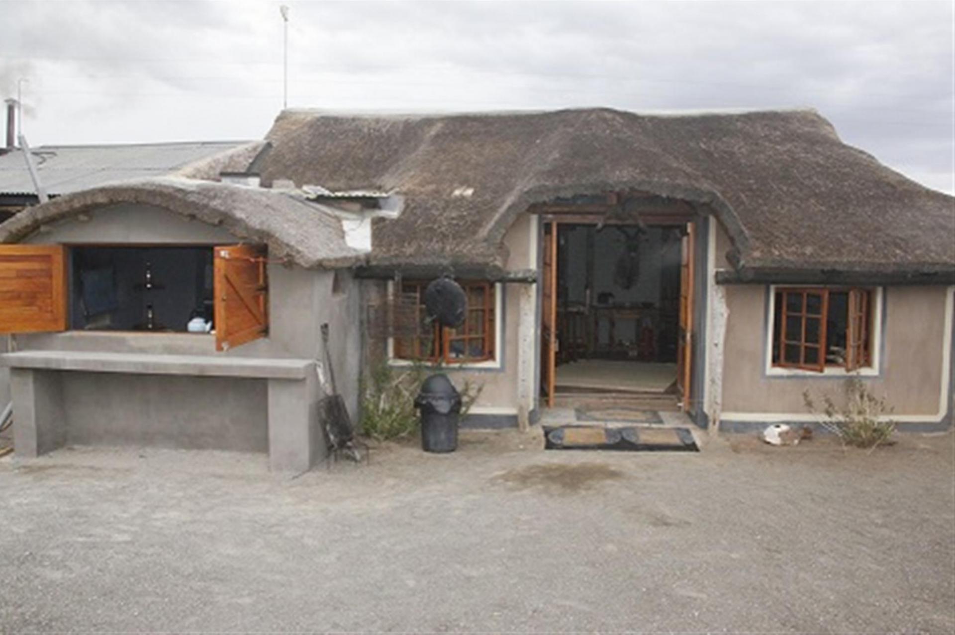 Front View of property in Graaff Reinet