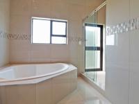 Bathroom 1 - 7 square meters of property in Silverwoods Country Estate