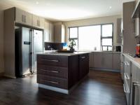 Kitchen - 26 square meters of property in The Ridge Estate