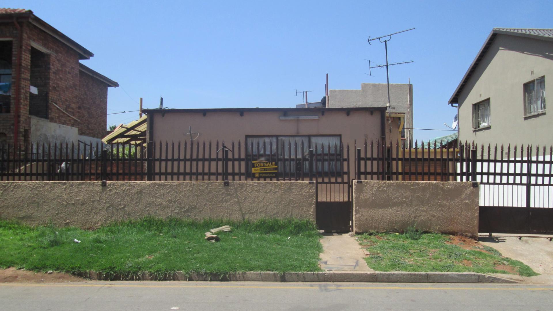 Front View of property in Actonville