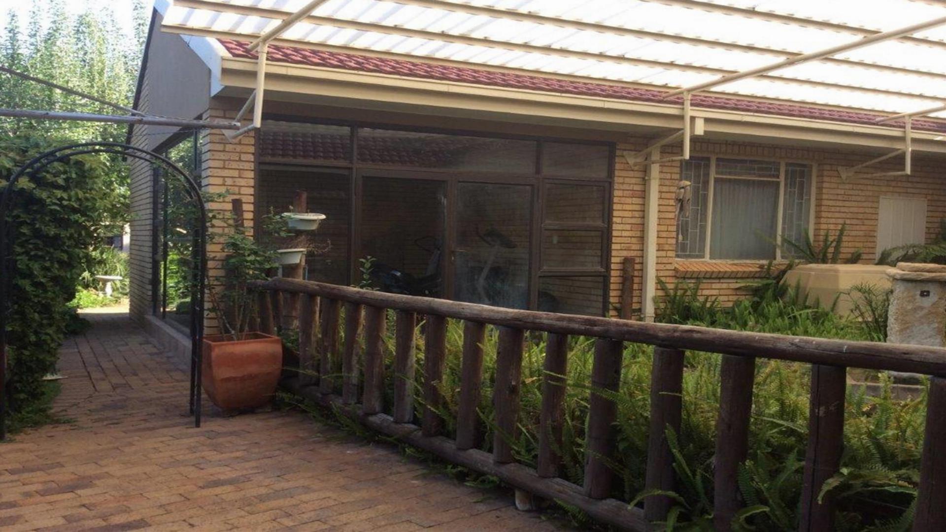 Entertainment - 122 square meters of property in Baillie Park