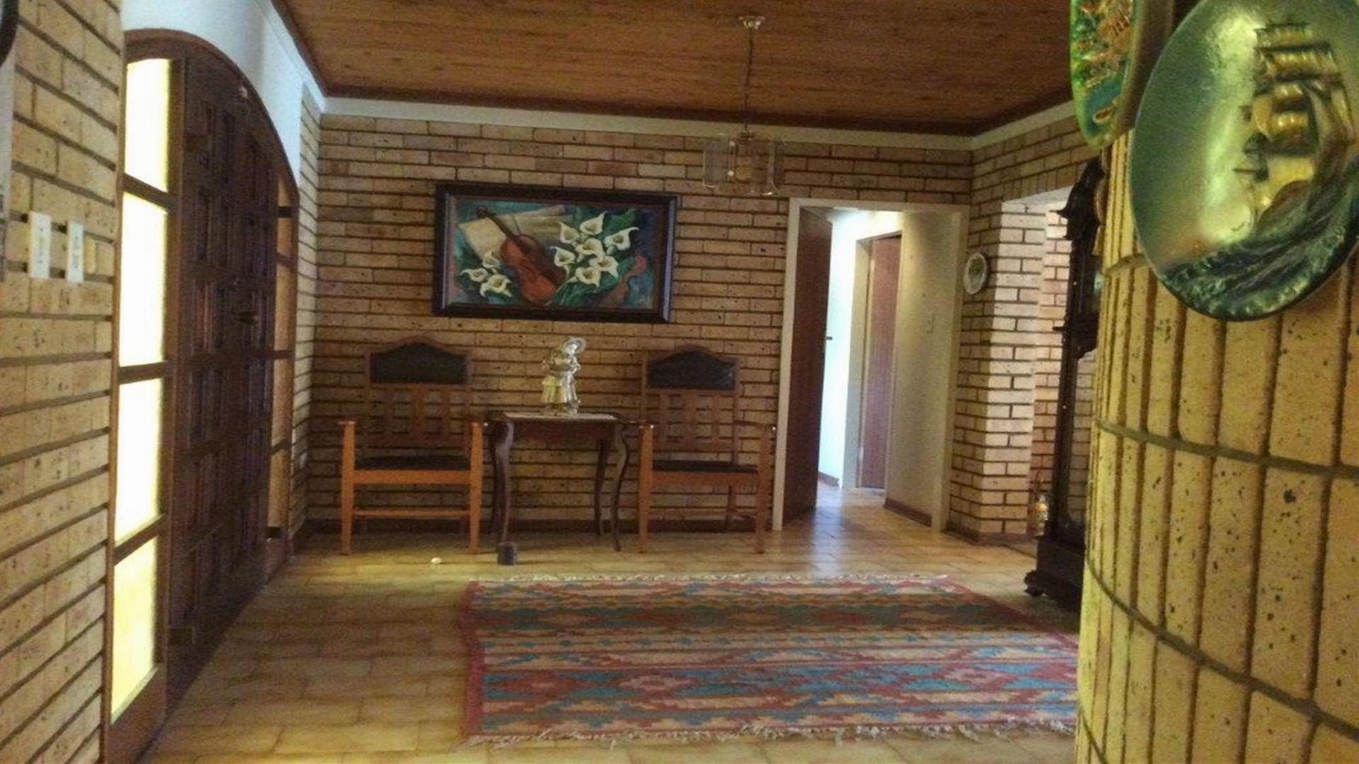 Spaces - 57 square meters of property in Baillie Park