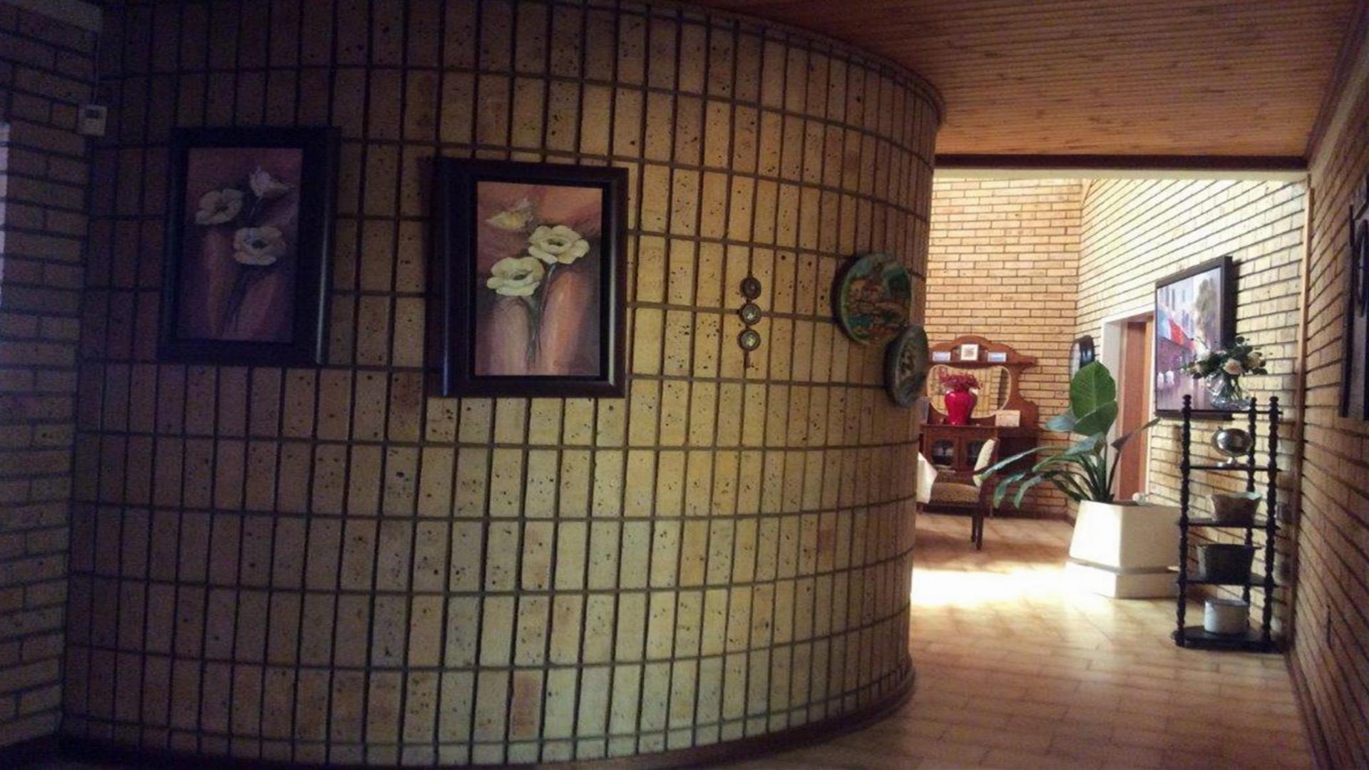 Spaces - 57 square meters of property in Baillie Park