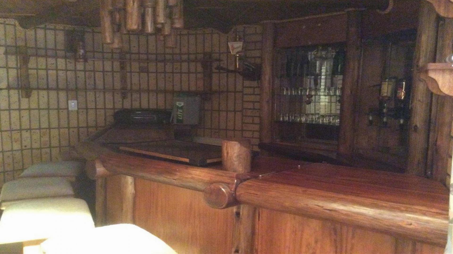 Entertainment - 122 square meters of property in Baillie Park