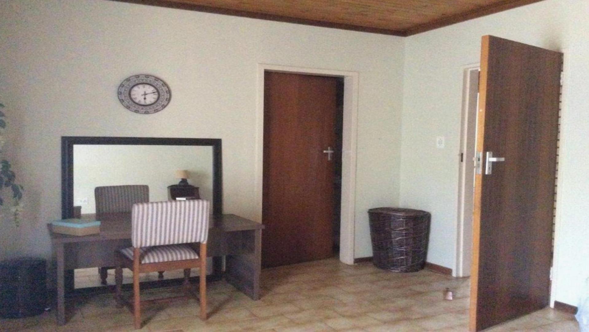 Bed Room 2 - 18 square meters of property in Baillie Park