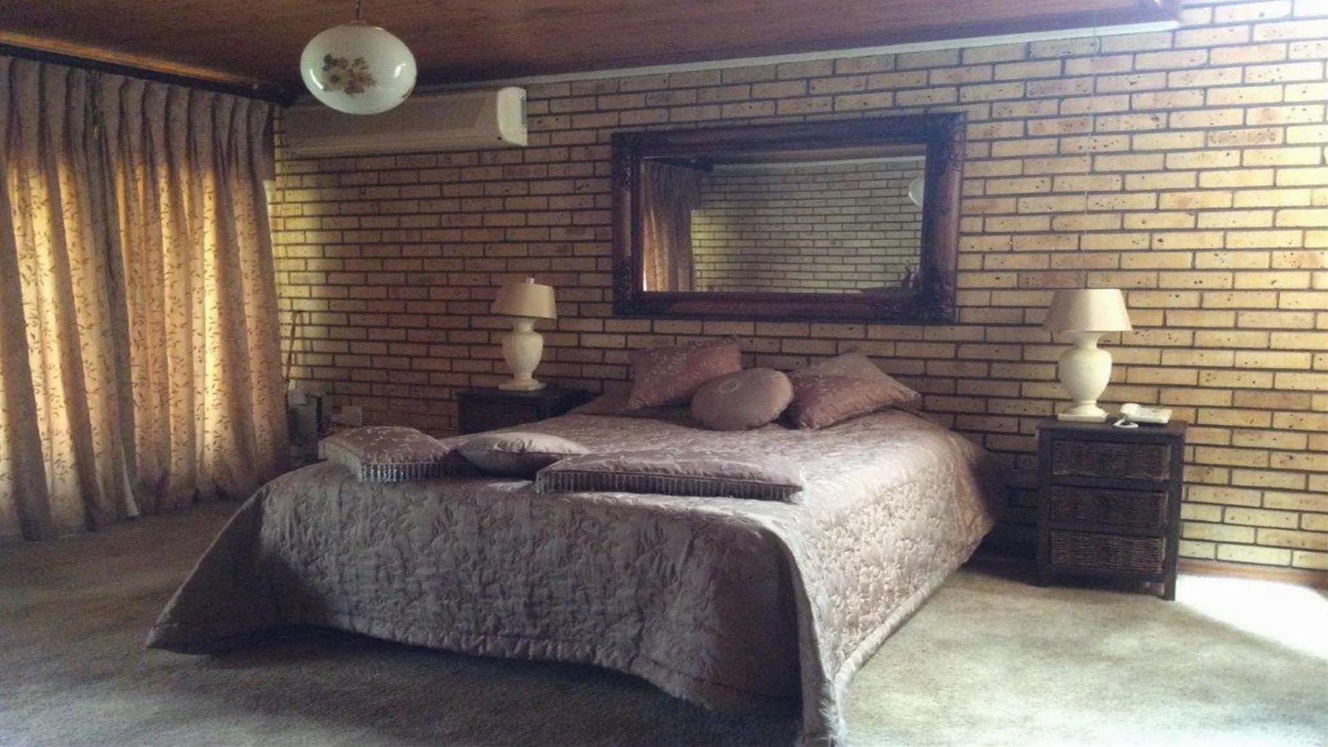 Main Bedroom - 32 square meters of property in Baillie Park