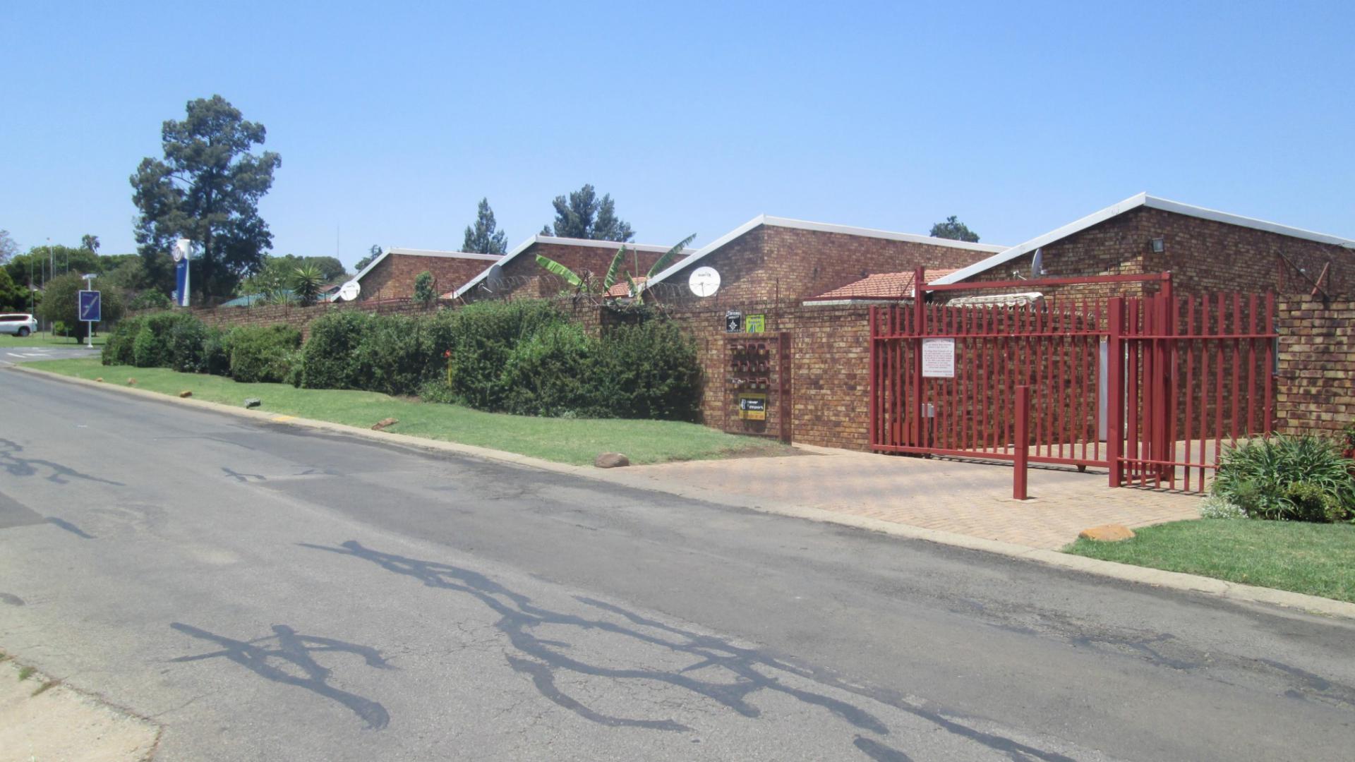 Front View of property in Brackendowns