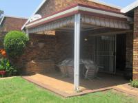 Patio - 40 square meters of property in Brackendowns