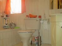 Main Bathroom - 6 square meters of property in Brackendowns