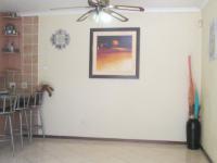 Dining Room - 16 square meters of property in Brackendowns