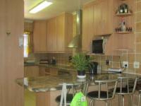 Kitchen - 9 square meters of property in Brackendowns