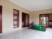 Balcony - 52 square meters of property in The Meadows Estate