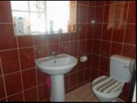 Main Bathroom - 6 square meters of property in Ennerdale