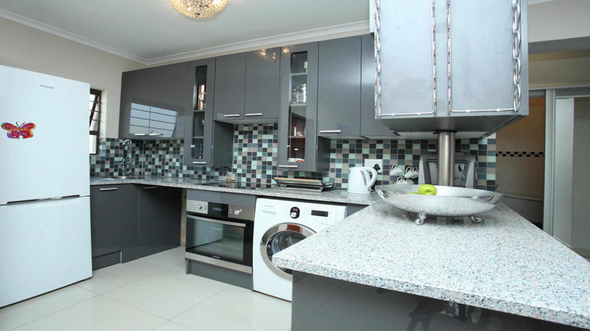 Kitchen - 9 square meters of property in Kengies