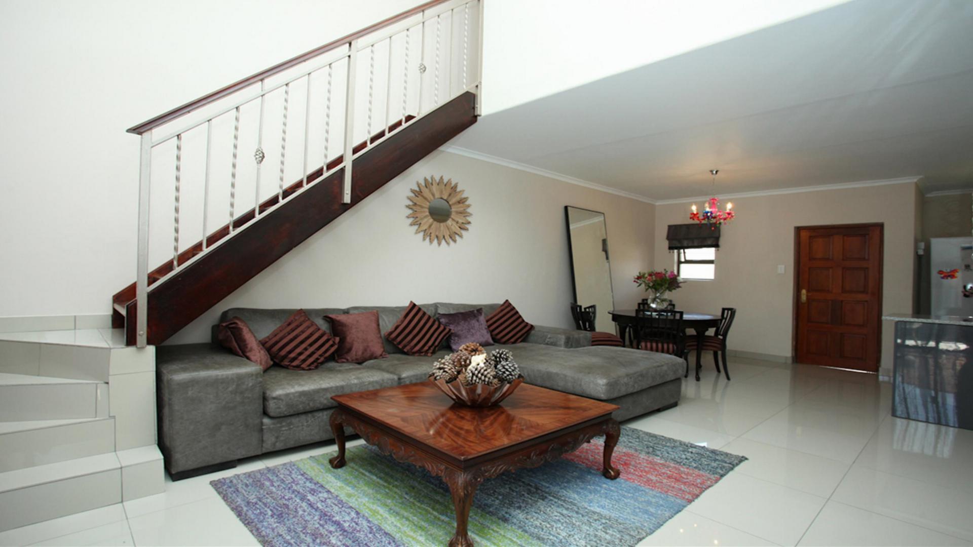 Lounges - 26 square meters of property in Kengies