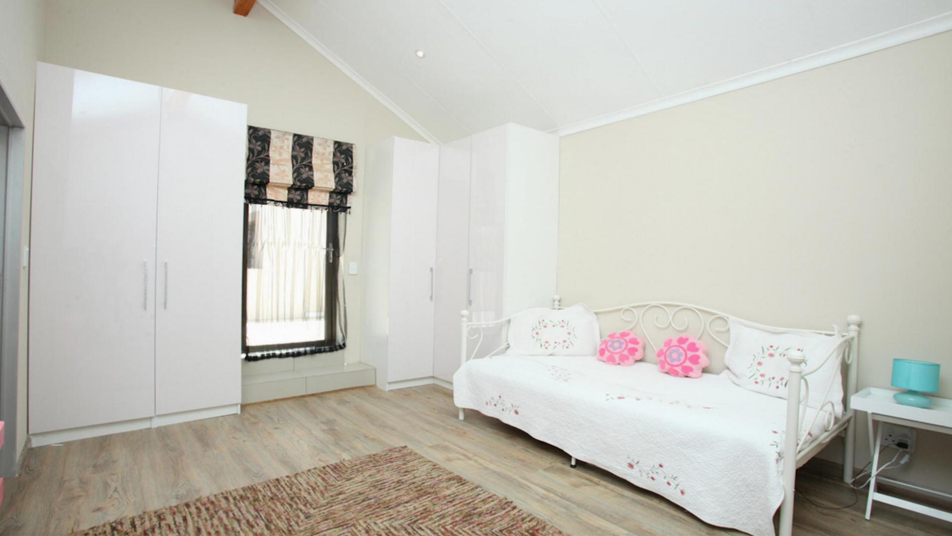 Main Bedroom - 24 square meters of property in Kengies