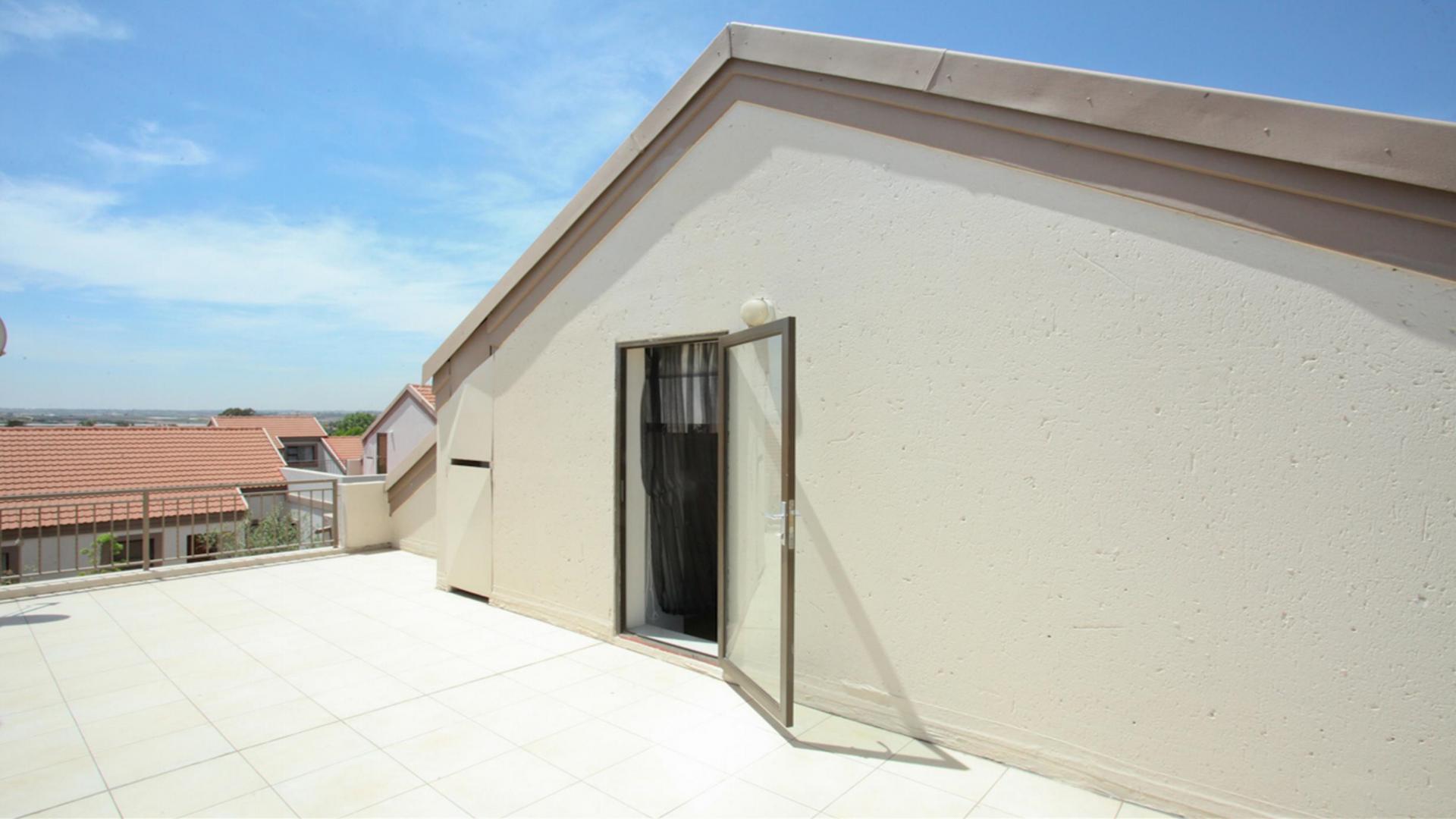 Balcony - 31 square meters of property in Kengies