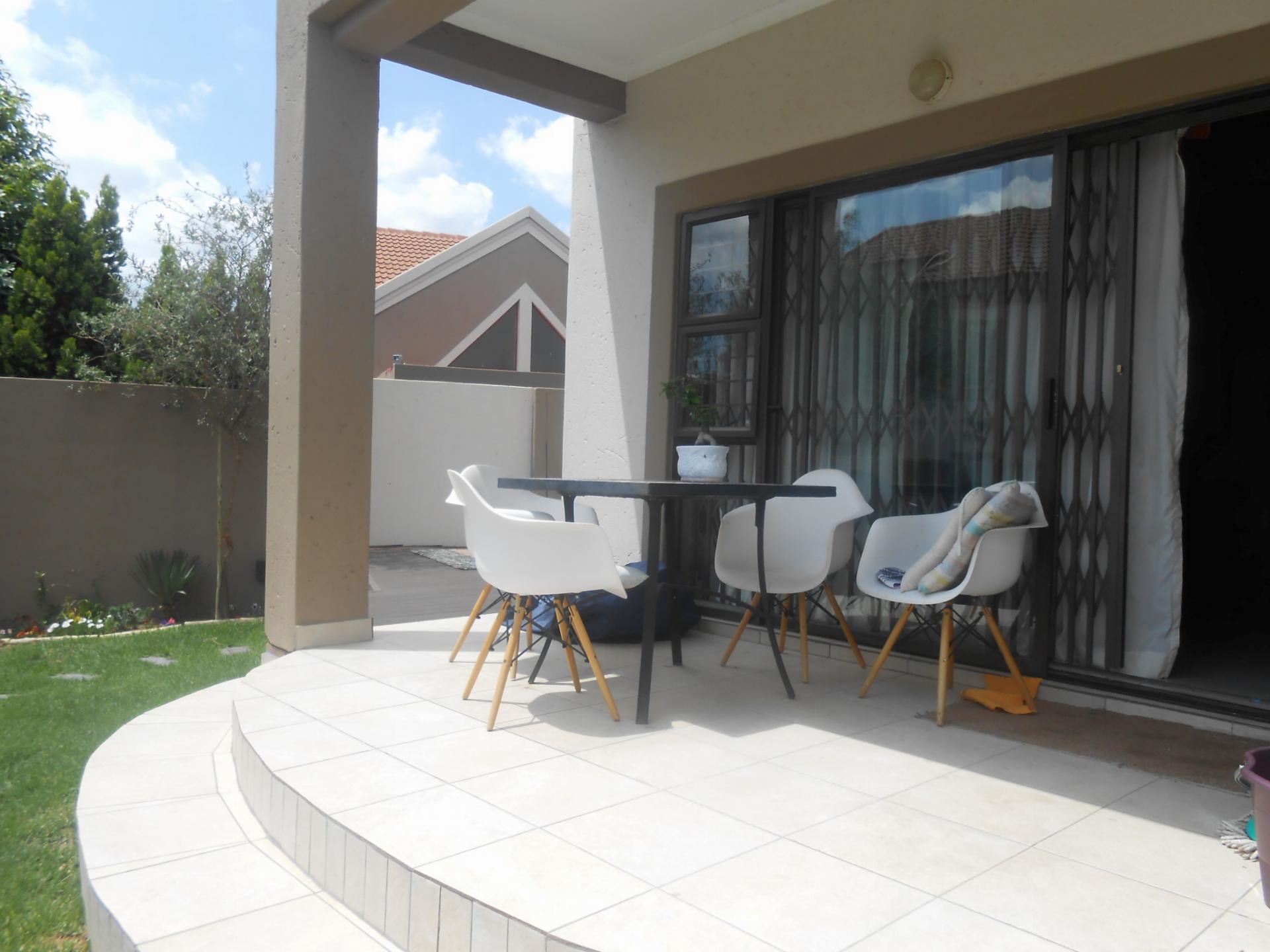 Patio - 10 square meters of property in Kengies