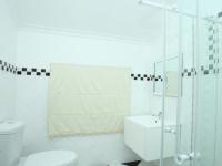 Main Bathroom - 5 square meters of property in Kengies