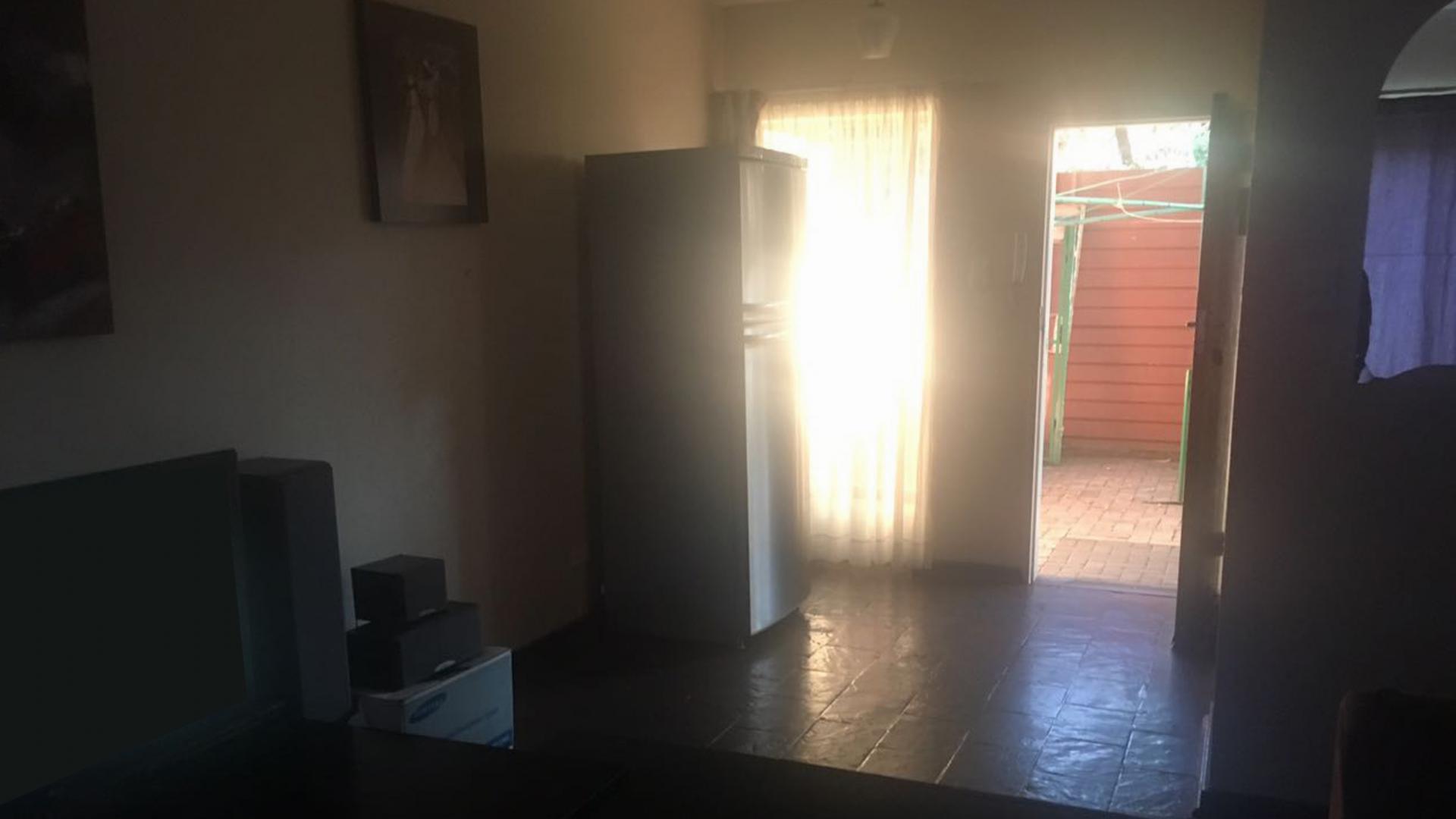 Lounges - 24 square meters of property in Silverton