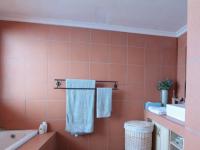 Bathroom 2 of property in Silver Lakes Golf Estate