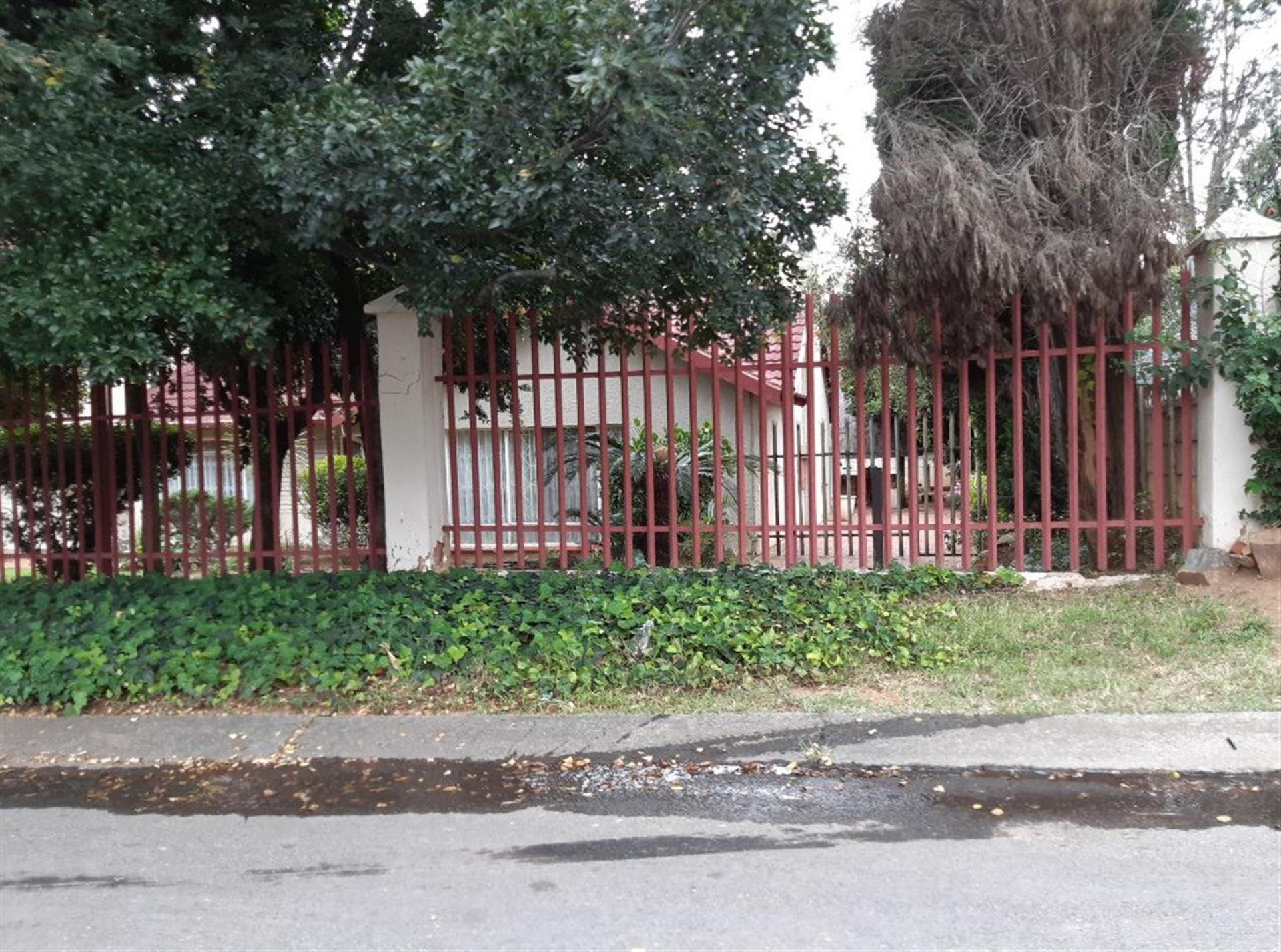 Front View of property in Bordeaux